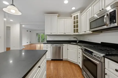 2536 Mcdaniel Avenue Evanston IL 60201