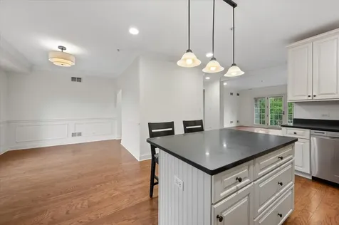 2536 Mcdaniel Avenue Evanston IL 60201