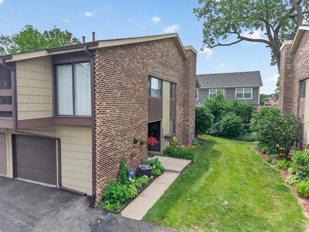 1 West Boulder Court Palos Hills IL 60465