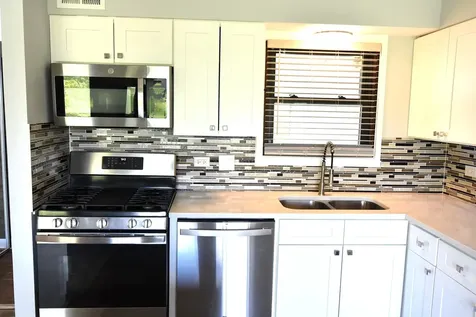1285 Bamburg Court Hanover Park IL 60133