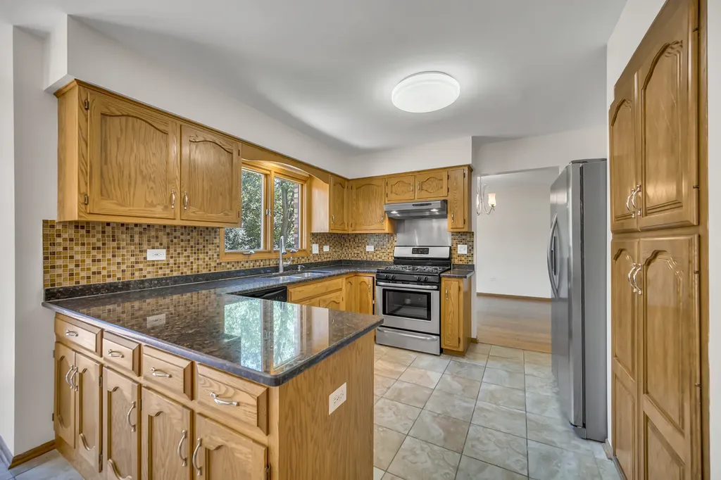 8885 Dryden Street Woodridge IL 60517
