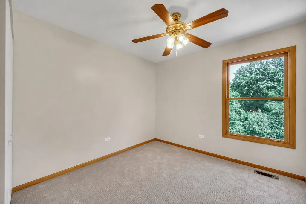 8885 Dryden Street Woodridge IL 60517