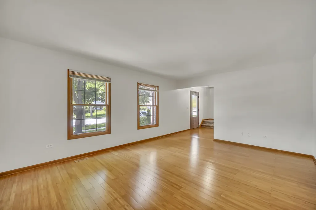 8885 Dryden Street Woodridge IL 60517