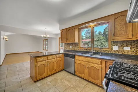 8885 Dryden Street Woodridge IL 60517