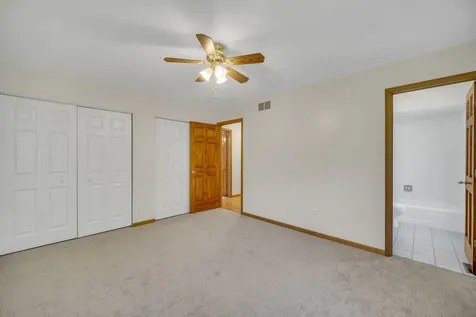 8885 Dryden Street Woodridge IL 60517