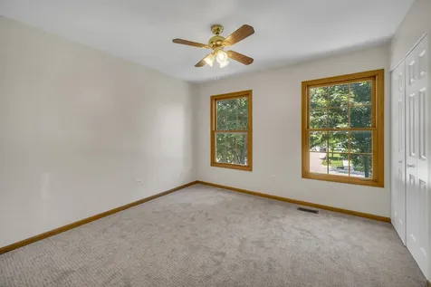 8885 Dryden Street Woodridge IL 60517