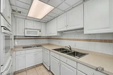 6340 Americana Drive Willowbrook IL 60527