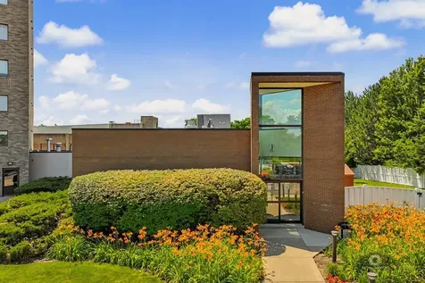 6340 Americana Drive Willowbrook IL 60527
