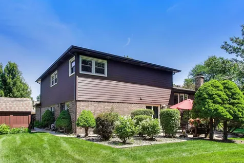 3453 River Falls Drive Northbrook IL 60062