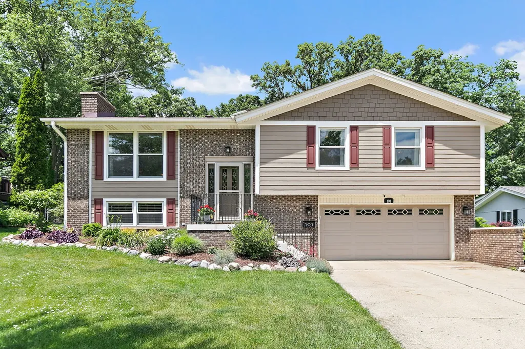 101 S Cedarcrest Drive Schaumburg IL 60193