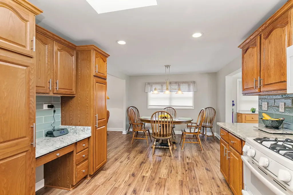 101 S Cedarcrest Drive Schaumburg IL 60193