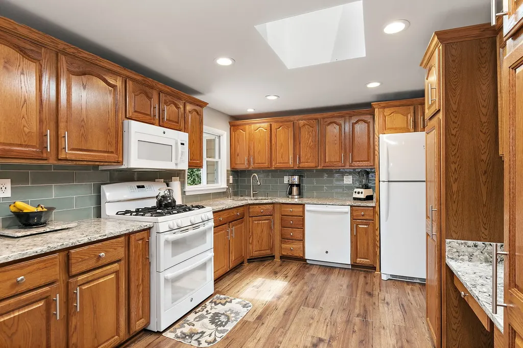 101 S Cedarcrest Drive Schaumburg IL 60193