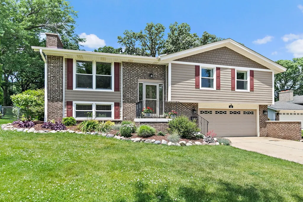 101 S Cedarcrest Drive Schaumburg IL 60193