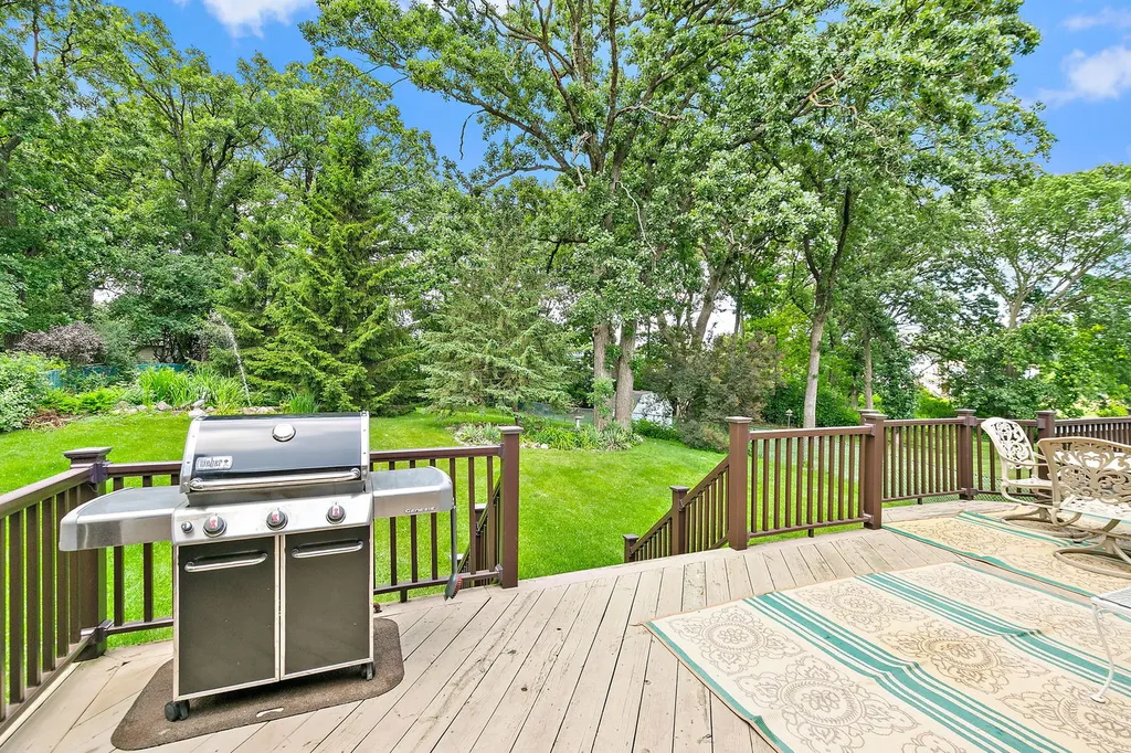 101 S Cedarcrest Drive Schaumburg IL 60193