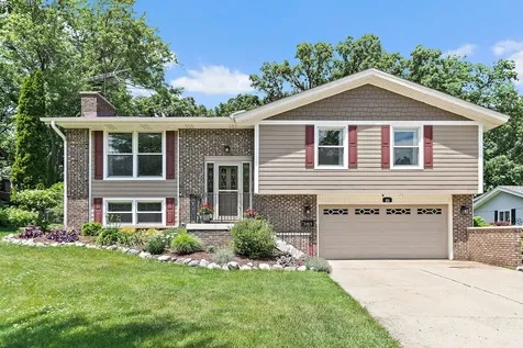 101 S Cedarcrest Drive Schaumburg IL 60193