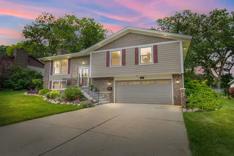 101 S Cedarcrest Drive Schaumburg IL 60193