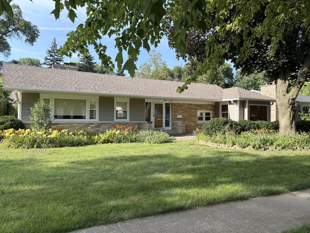 1211 James Street Geneva IL 60134