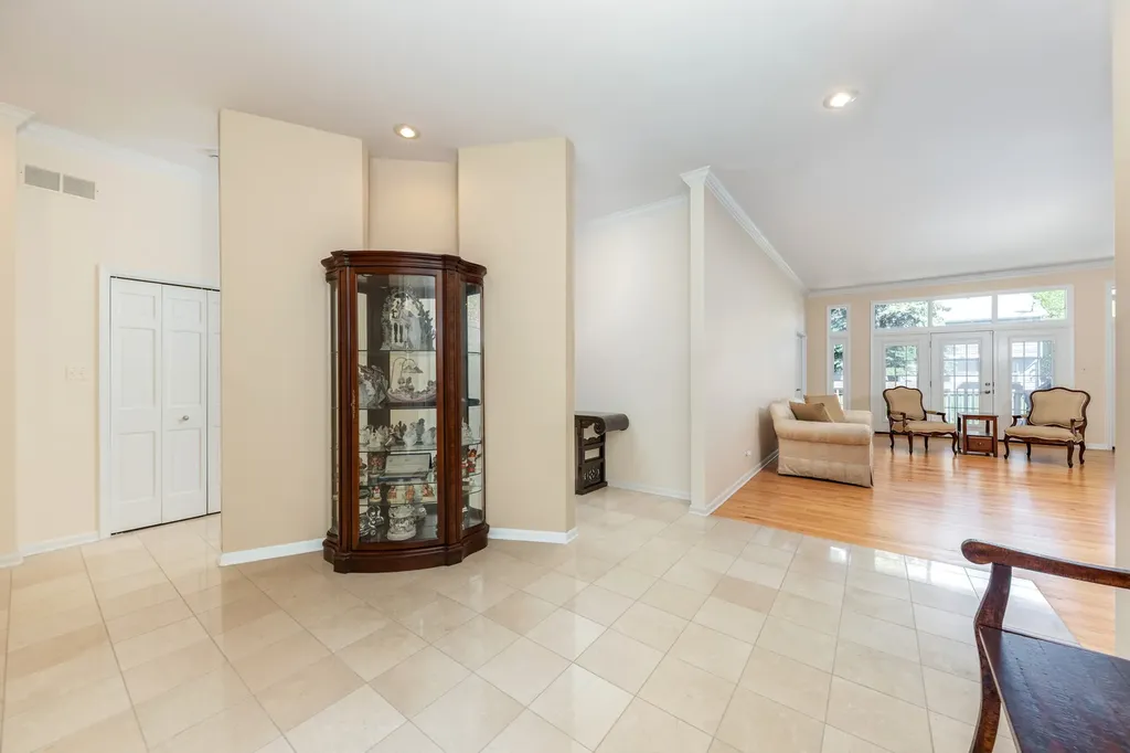 1437 Ambleside Circle Naperville IL 60540