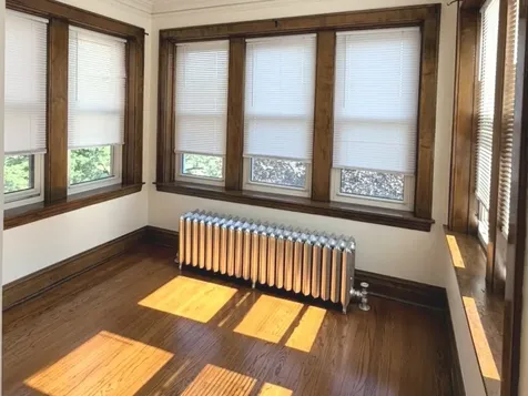 5112 West Sunnyside Avenue Chicago IL 60630