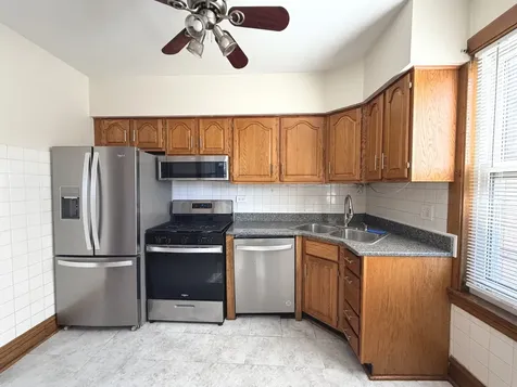 5112 West Sunnyside Avenue Chicago IL 60630
