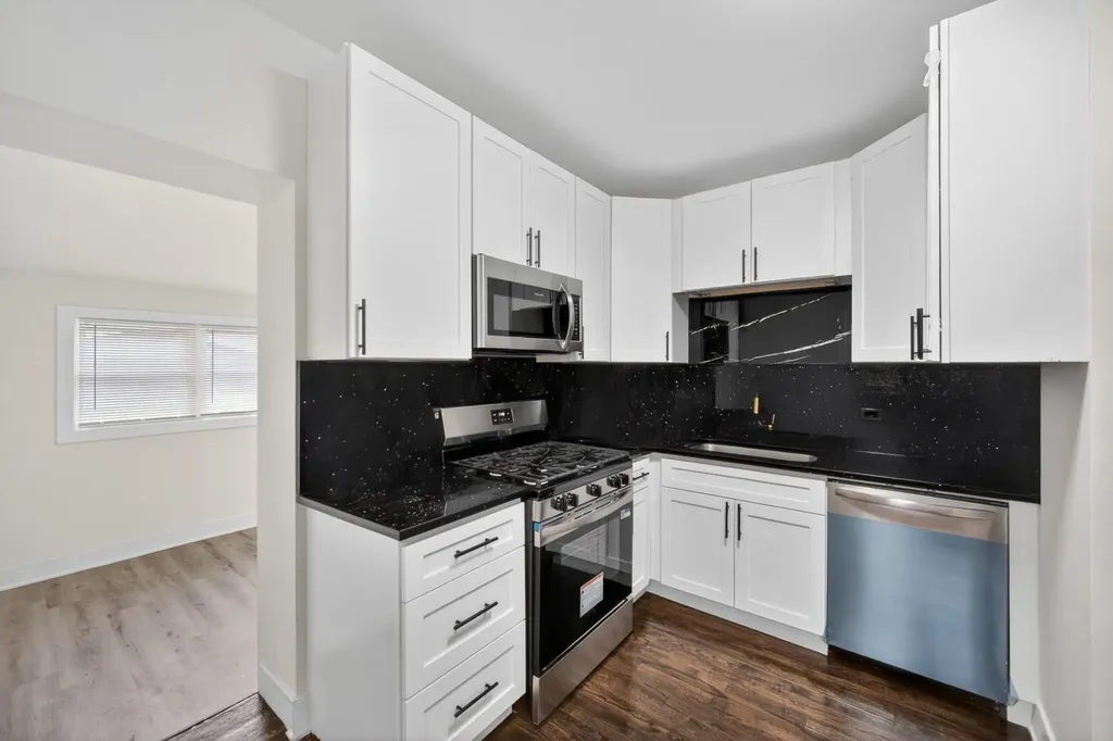 9420 South Saint Lawrence Avenue Chicago IL 60619