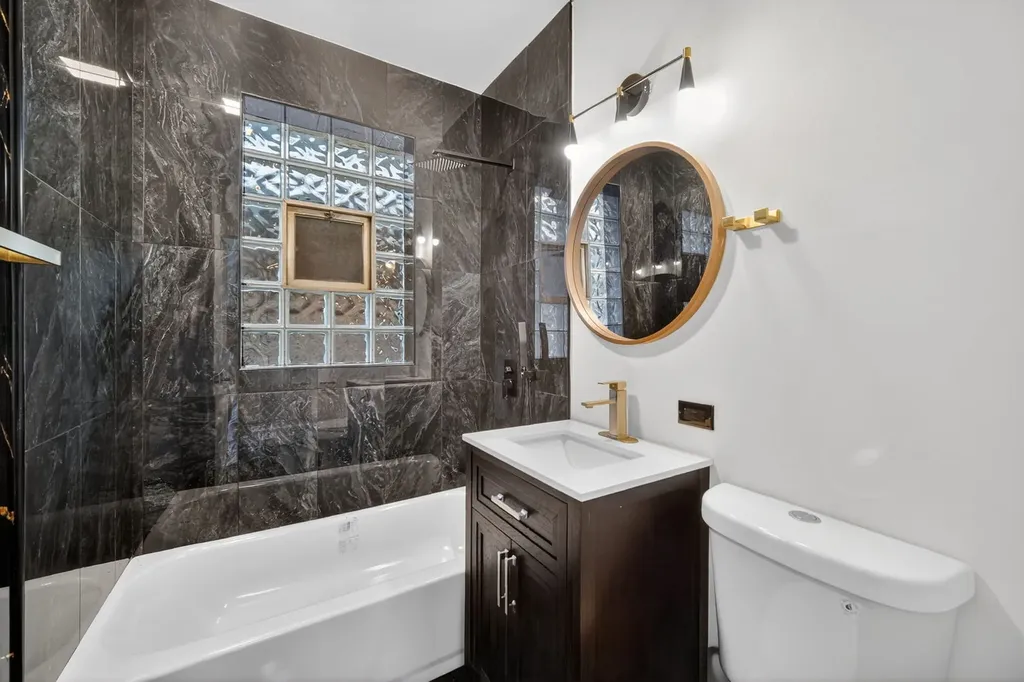 9420 South Saint Lawrence Avenue Chicago IL 60619