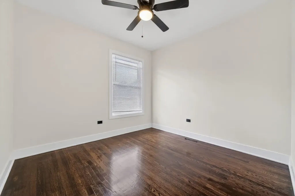 9420 South Saint Lawrence Avenue Chicago IL 60619