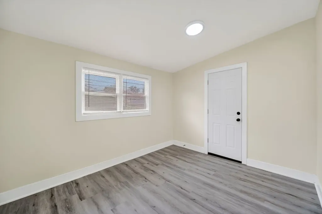 9420 South Saint Lawrence Avenue Chicago IL 60619