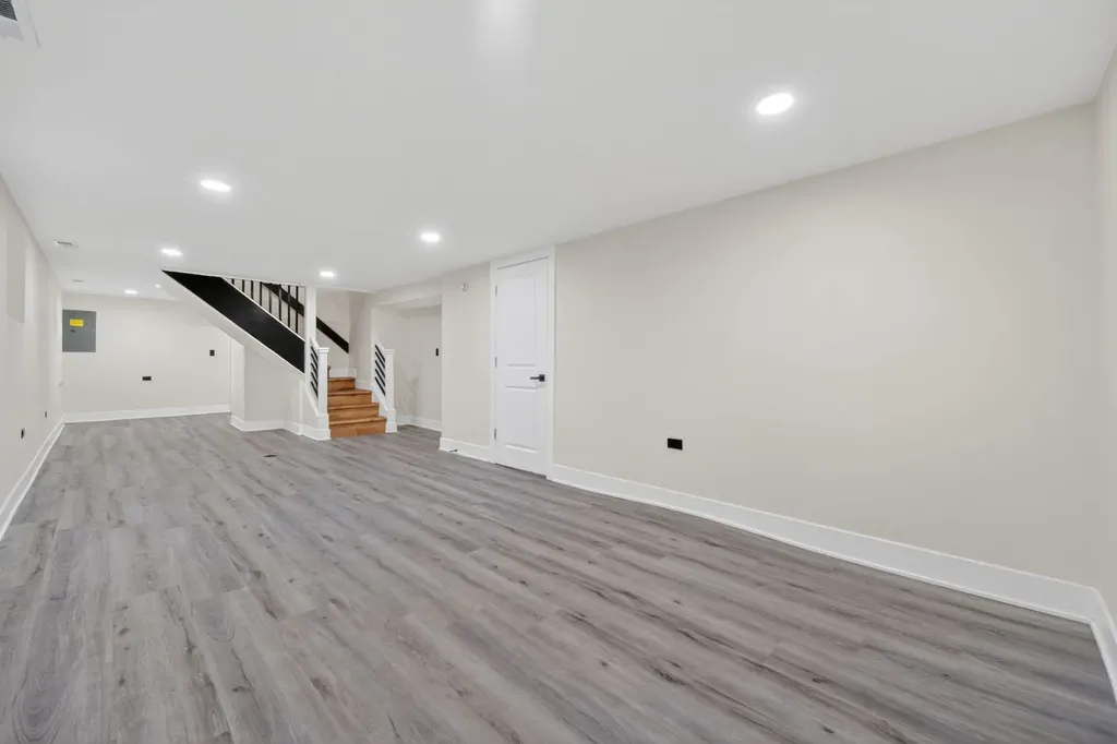 9420 South Saint Lawrence Avenue Chicago IL 60619