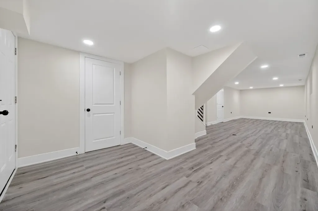 9420 South Saint Lawrence Avenue Chicago IL 60619