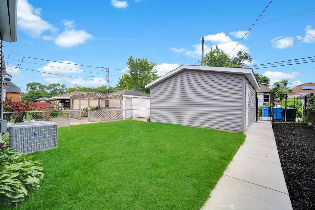 9420 South Saint Lawrence Avenue Chicago IL 60619