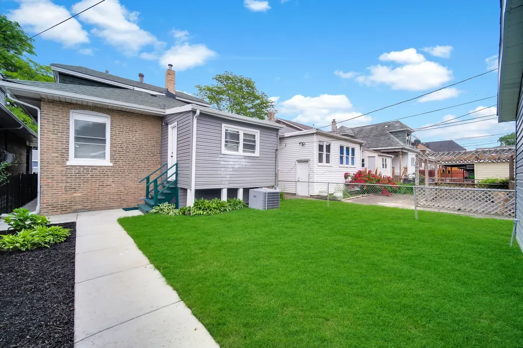 9420 South Saint Lawrence Avenue Chicago IL 60619