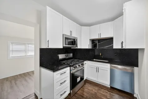 9420 South Saint Lawrence Avenue Chicago IL 60619