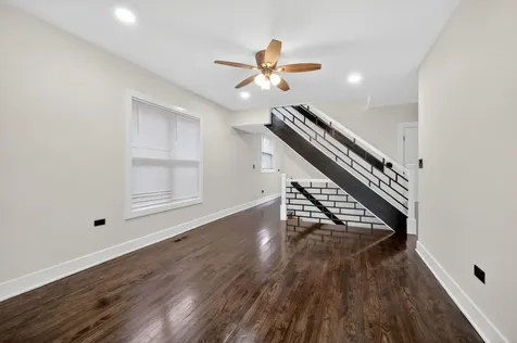 9420 South Saint Lawrence Avenue Chicago IL 60619