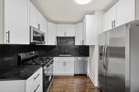 9420 South Saint Lawrence Avenue Chicago IL 60619