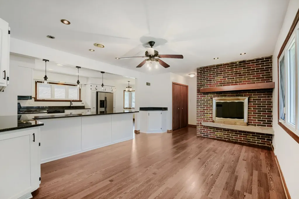 10056 South Talman Avenue Chicago IL 60655