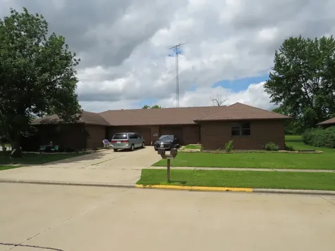 301-303 Carriage Drive Morris IL 60450