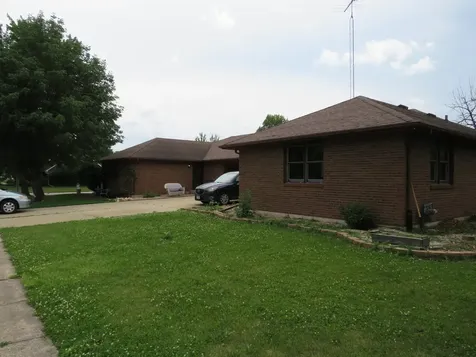 301-303 Carriage Drive Morris IL 60450