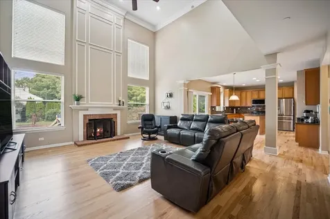 2 Springbrook Court Streamwood IL 60107