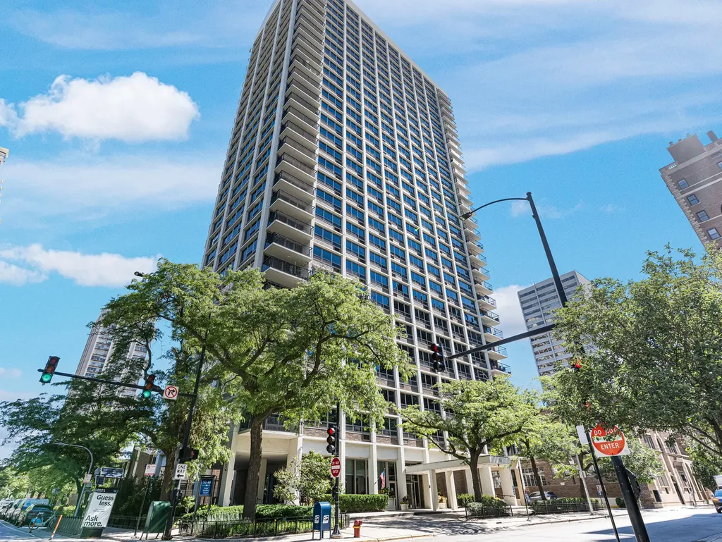 88 West Schiller Street Chicago IL 60610