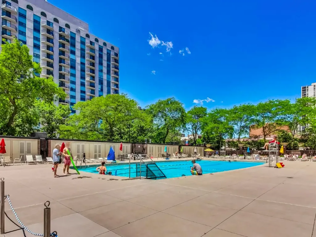 88 West Schiller Street Chicago IL 60610