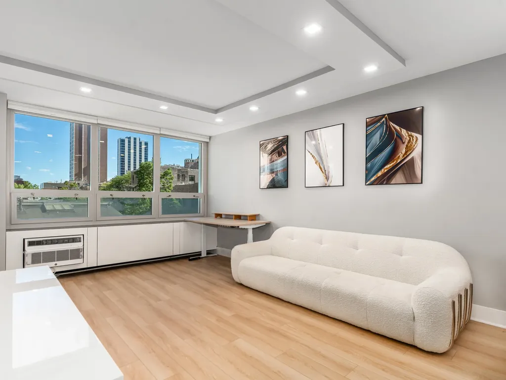 88 West Schiller Street Chicago IL 60610