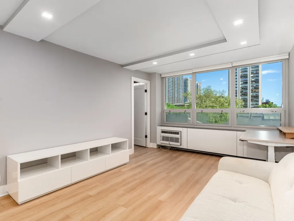 88 West Schiller Street Chicago IL 60610