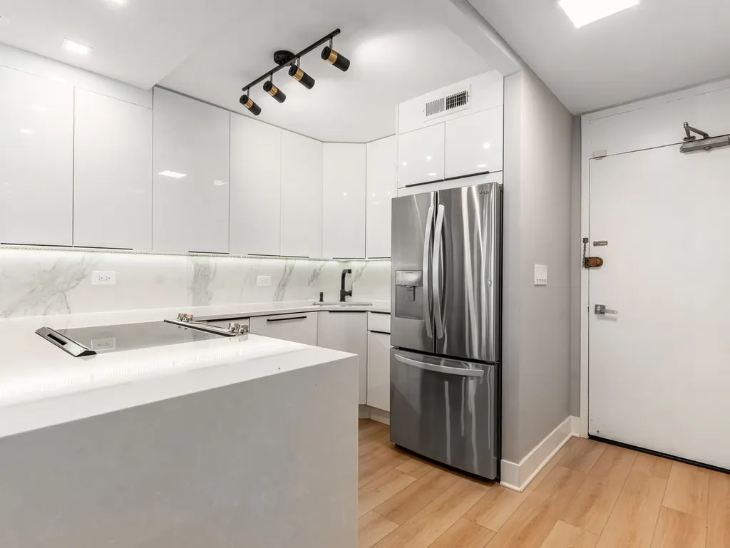 88 West Schiller Street Chicago IL 60610