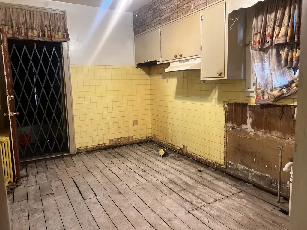 8753 South Laflin Street Chicago IL 60620