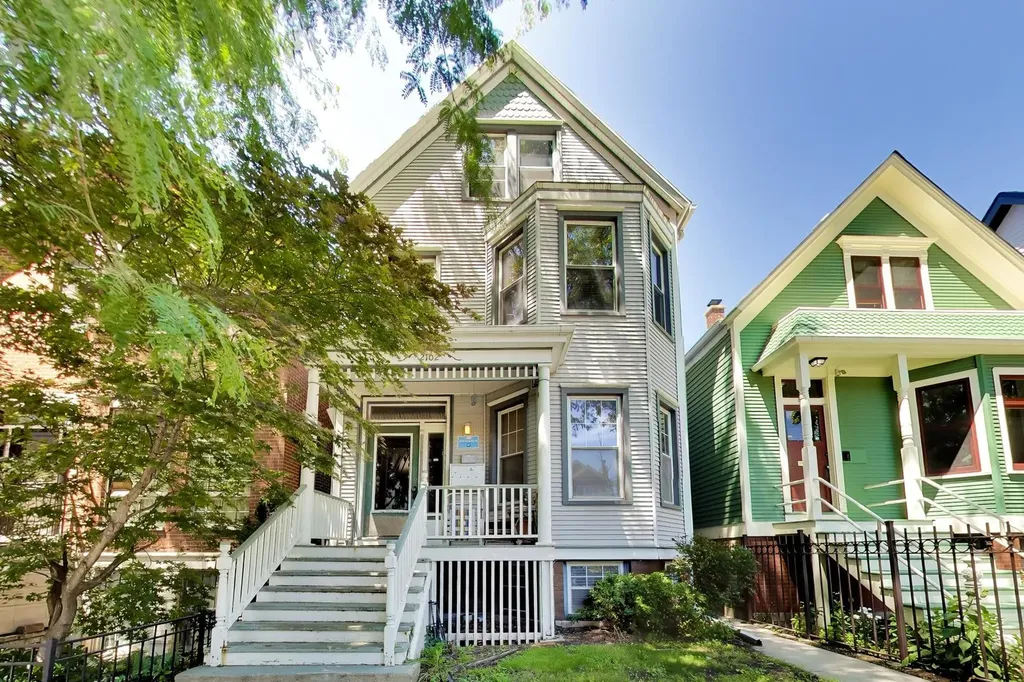 2102 West Belle Plaine Avenue Chicago IL 60618