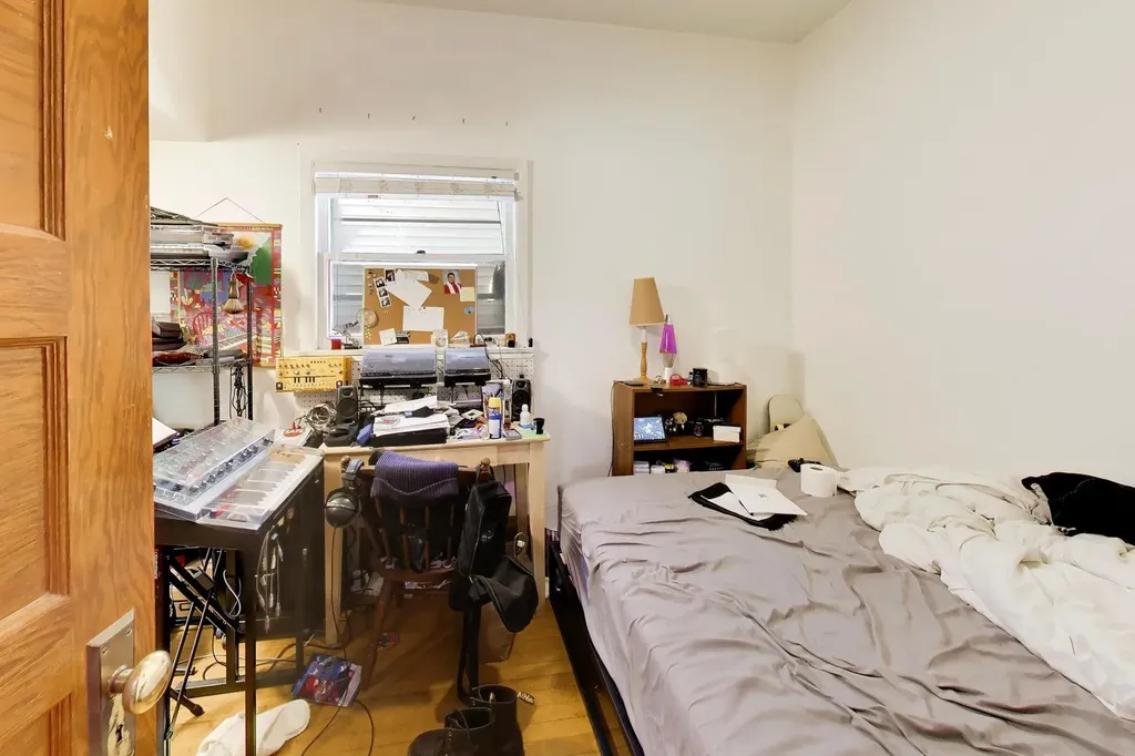 2102 West Belle Plaine Avenue Chicago IL 60618