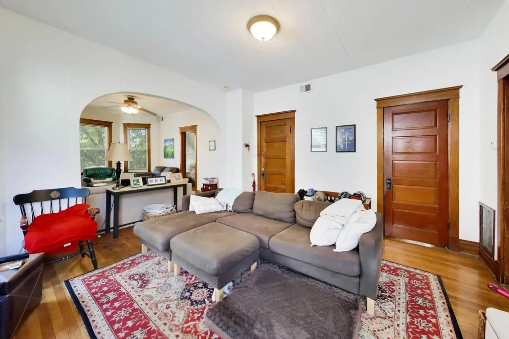 2102 West Belle Plaine Avenue Chicago IL 60618