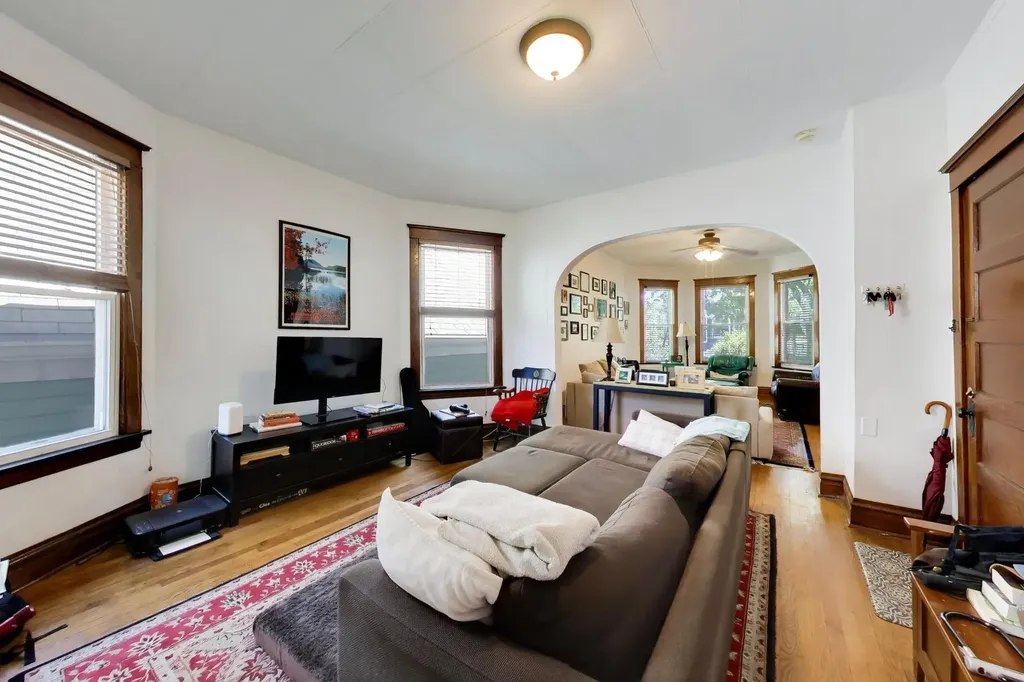 2102 West Belle Plaine Avenue Chicago IL 60618