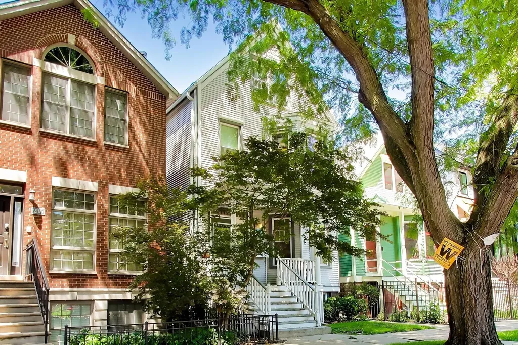 2102 West Belle Plaine Avenue Chicago IL 60618